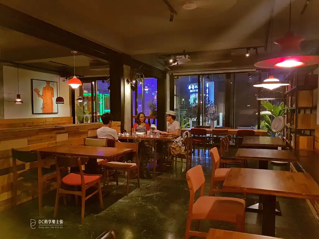 吃在台中 不設限酒食貳店 工業風格的悠哉酒食空間