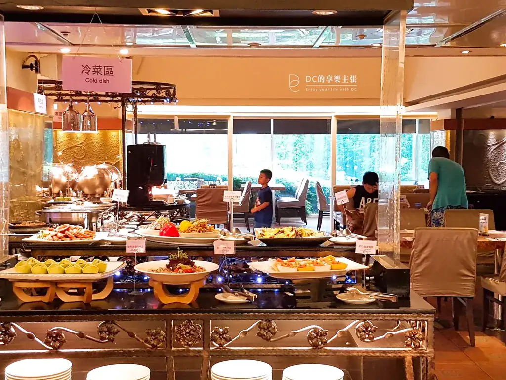 吃在台中 清新溫泉自助餐 新采自助百匯 吃到飽也有排餐料理