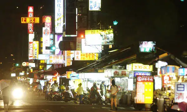 吃在台中 忠孝夜市 人氣攤 蔡家豆花