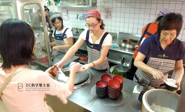 吃在台中_早期演歌星作秀鍾愛的便當快餐_范記金之園