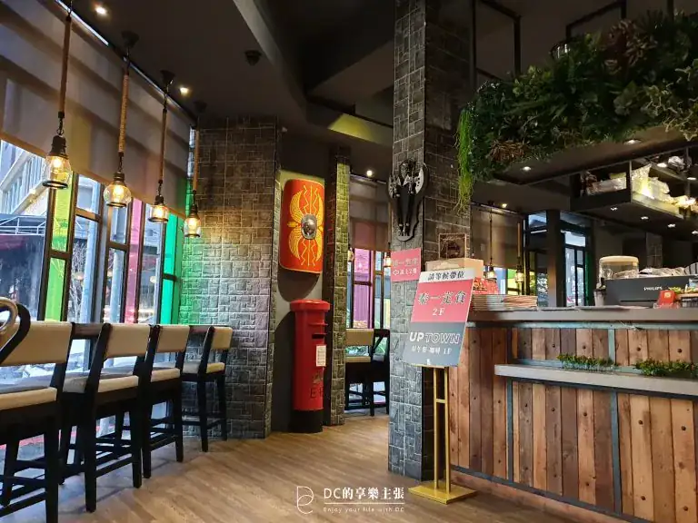 吃在嘉義 泰一定食 泰菜的個人定食套餐 300元有找 (搬遷至台南大遠百公園店 三樓)