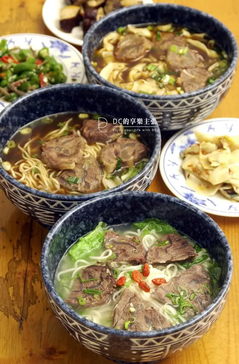 吃在台中 東佳牛肉麵 湯頭清爽素雅 美術館周邊牛肉麵老店