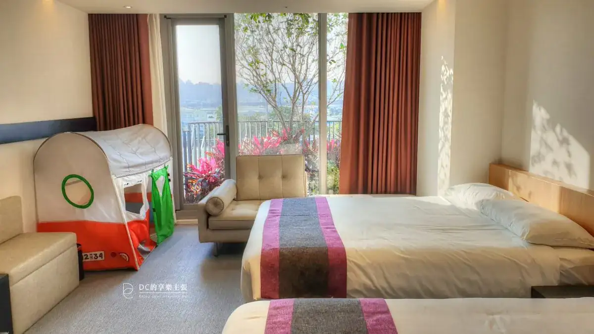 住在台中 2019開幕 余舍行旅 露天檜木浴桶 房內55吋4K藍光電影 免費看 精品咖啡 好茶款待 早餐吃牛排 台中住宿推薦