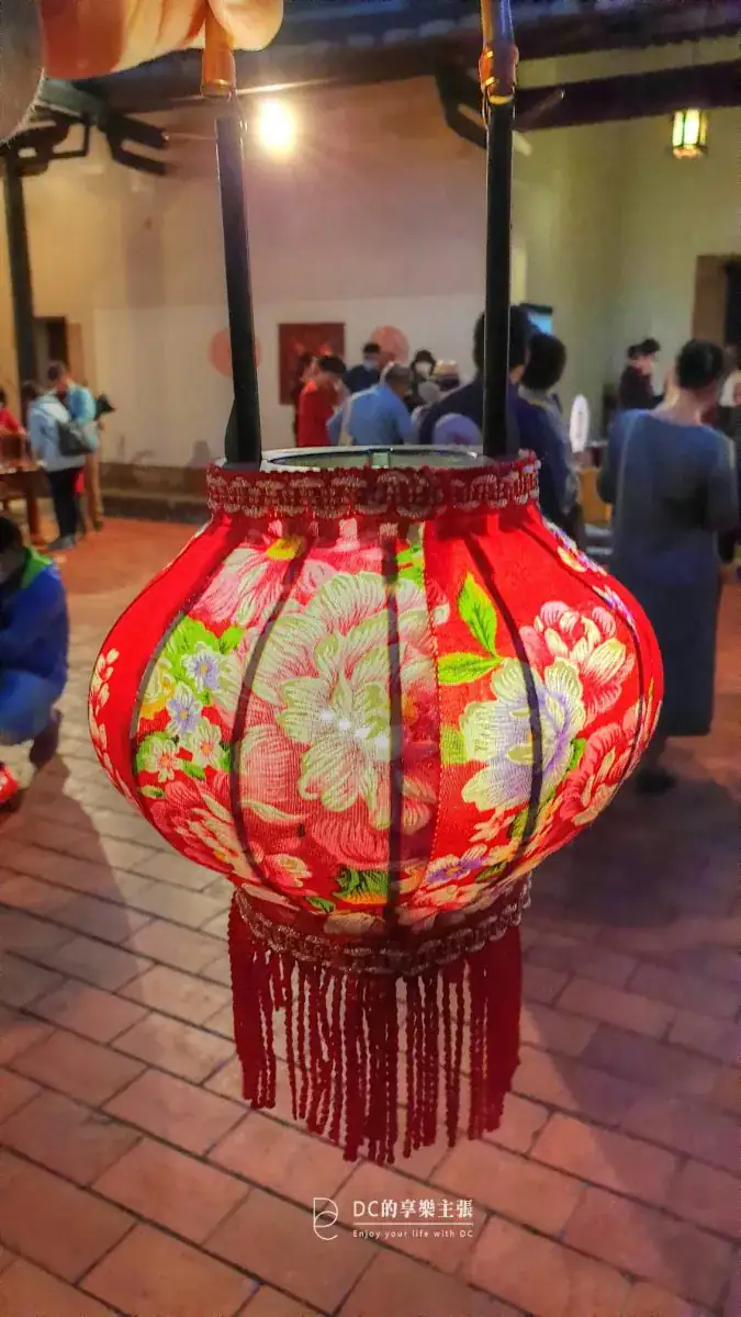 玩在台中 霧峰林家花園 夜探林宮保 每月限定一場 入夜導覽林家宮保第 大花廳前喫茶賞樂 穿古裝穿梭時空遊歷古蹟建築群