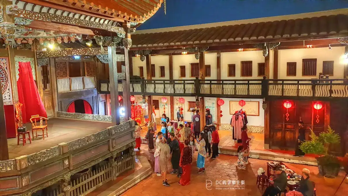 玩在台中 霧峰林家花園 夜探林宮保 每月限定一場 入夜導覽林家宮保第 大花廳前喫茶賞樂 穿古裝穿梭時空遊歷古蹟建築群