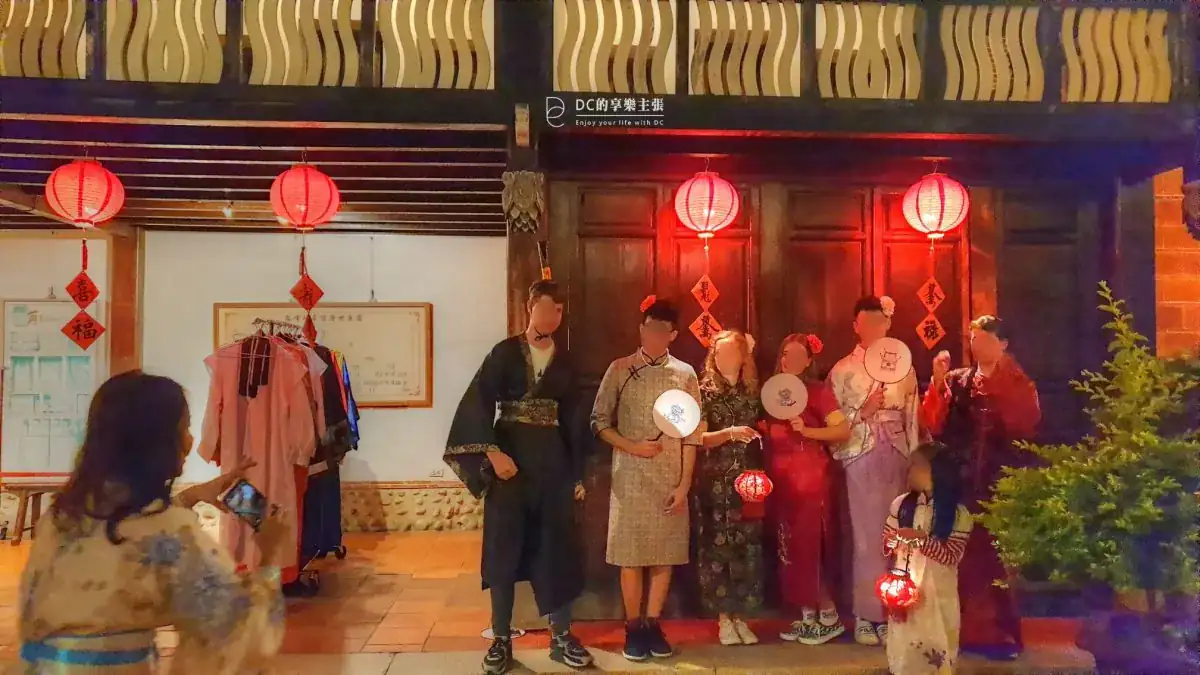 玩在台中 霧峰林家花園 夜探林宮保 每月限定一場 入夜導覽林家宮保第 大花廳前喫茶賞樂 穿古裝穿梭時空遊歷古蹟建築群