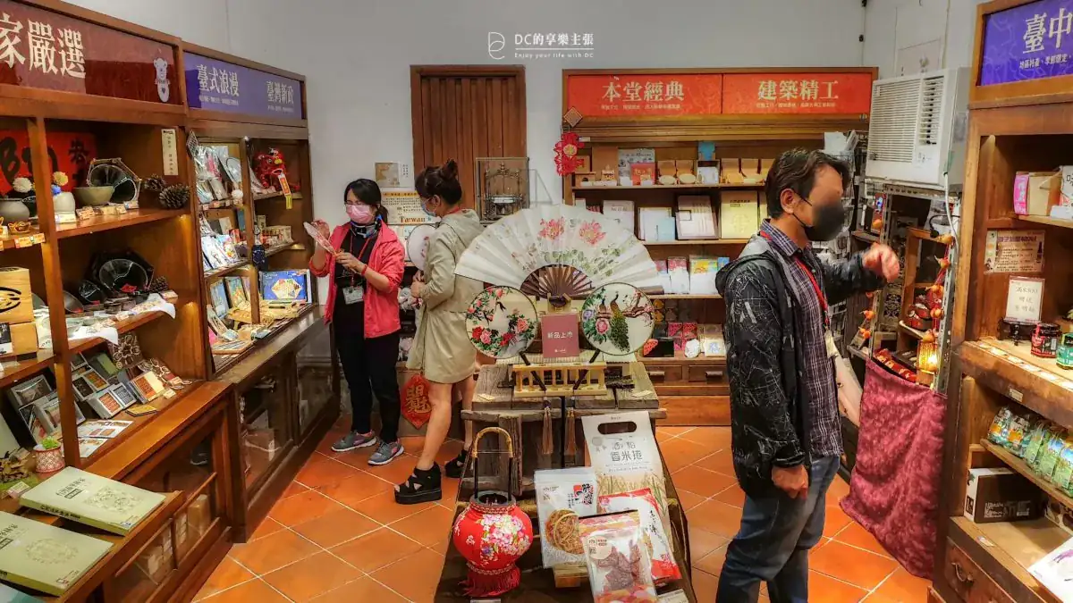 玩在台中 霧峰林家花園 夜探林宮保 每月限定一場 入夜導覽林家宮保第 大花廳前喫茶賞樂 穿古裝穿梭時空遊歷古蹟建築群