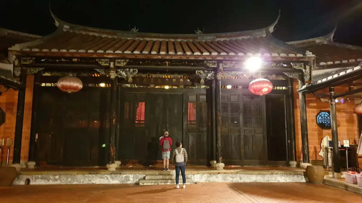 玩在台中 霧峰林家花園 夜探林宮保 每月限定一場 入夜導覽林家宮保第 大花廳前喫茶賞樂 穿古裝穿梭時空遊歷古蹟建築群