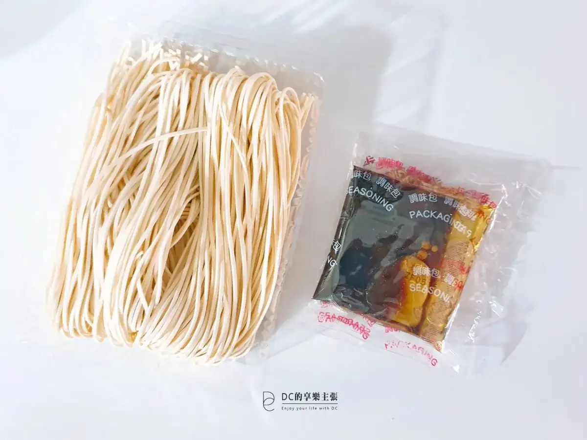 開箱 老媽拌麵 蔥油開洋乾拌麵 宵夜良伴 麻辣鴨血寬粉 香麻辣夠味