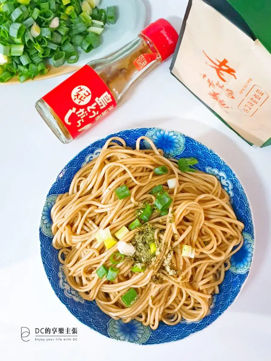 開箱 老媽拌麵 蔥油開洋乾拌麵 宵夜良伴 麻辣鴨血寬粉 香麻辣夠味