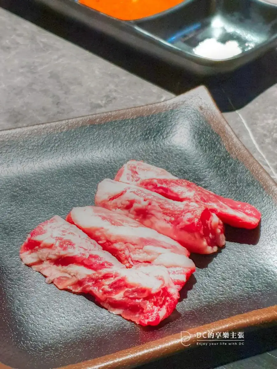 吃在台中 田季發爺燒肉 台中永春店 空間寬敞舒適 食材新鮮 哈根達斯 明治冰淇淋 吃到飽