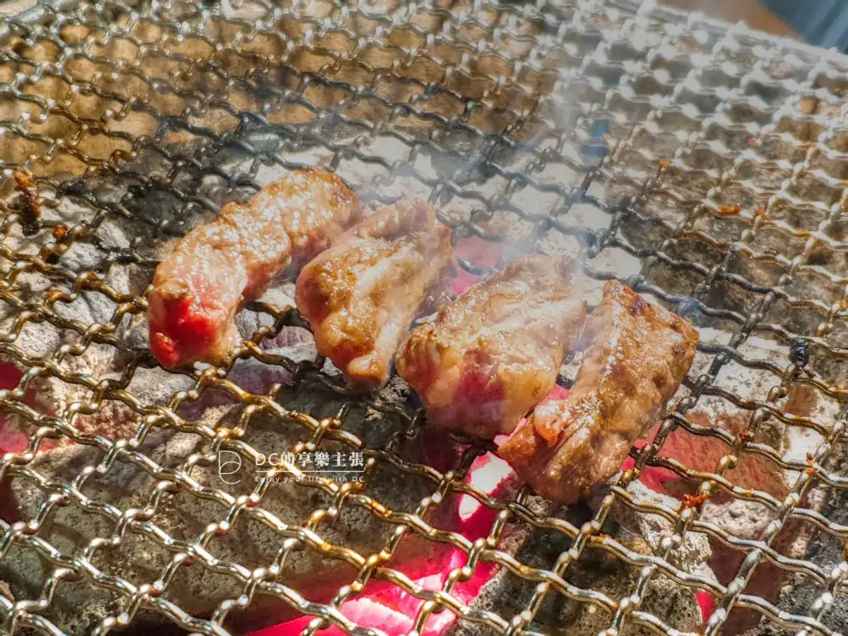 吃在台中 田季發爺燒肉 台中永春店 空間寬敞舒適 食材新鮮 哈根達斯 明治冰淇淋 吃到飽