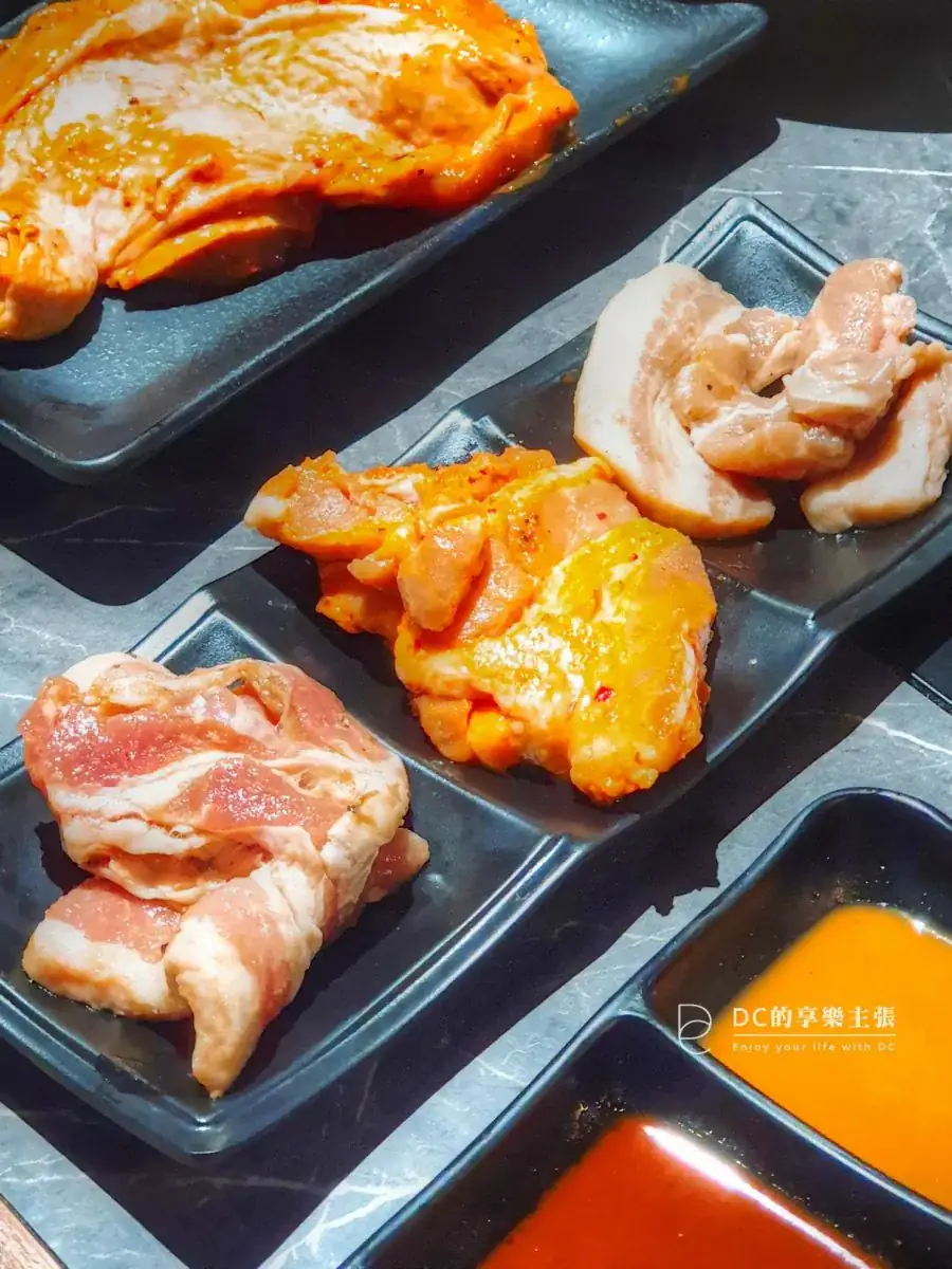 吃在台中 田季發爺燒肉 台中永春店 空間寬敞舒適 食材新鮮 哈根達斯 明治冰淇淋 吃到飽
