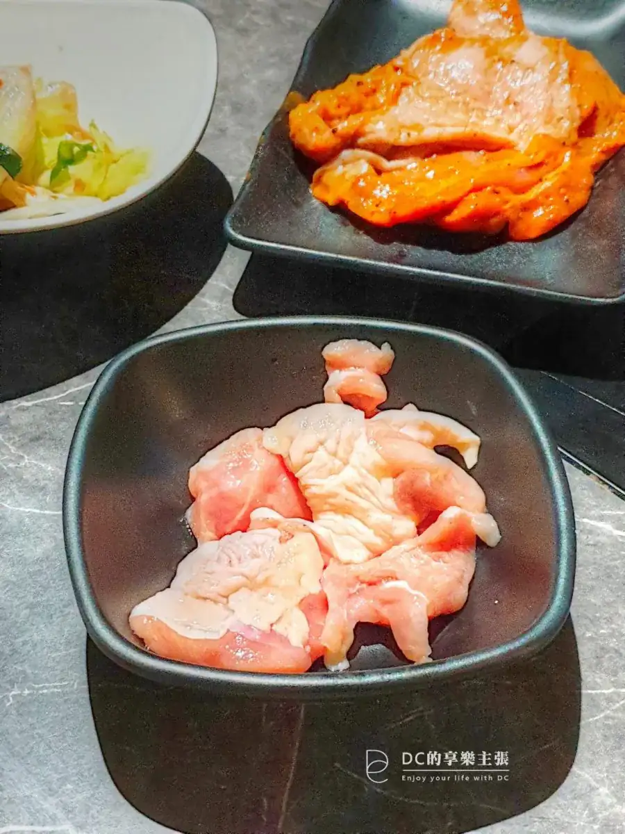 吃在台中 田季發爺燒肉 台中永春店 空間寬敞舒適 食材新鮮 哈根達斯 明治冰淇淋 吃到飽
