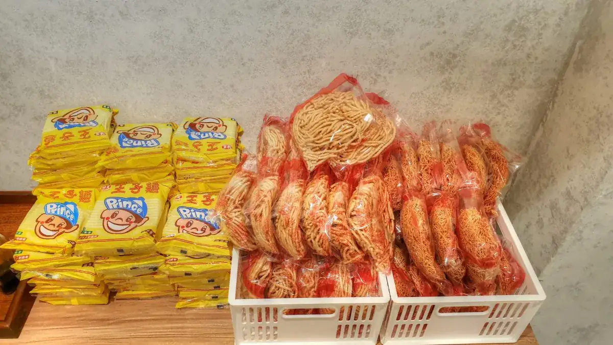 吃在台中 街喜鍋 一中商圈 迴轉火鍋店 鍋物蔬菜無限放題 週末限定超值滷牛腩