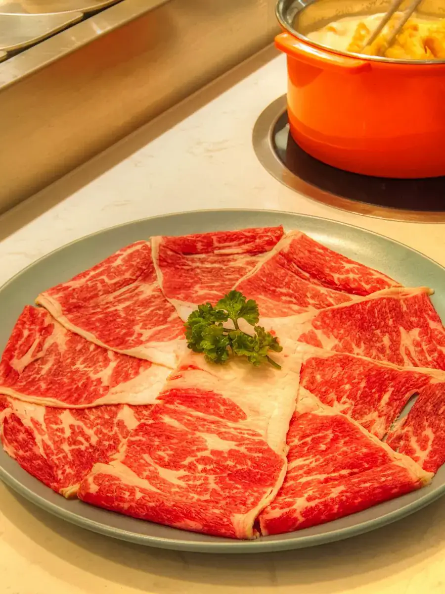 吃在台中 街喜鍋 一中商圈 迴轉火鍋店 鍋物蔬菜無限放題 週末限定超值滷牛腩