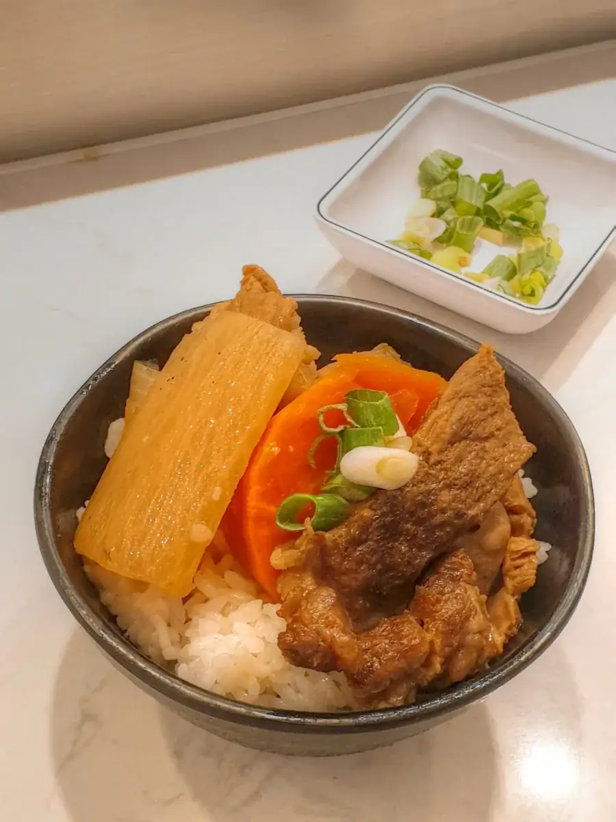 吃在台中 街喜鍋 一中商圈 迴轉火鍋店 鍋物蔬菜無限放題 週末限定超值滷牛腩