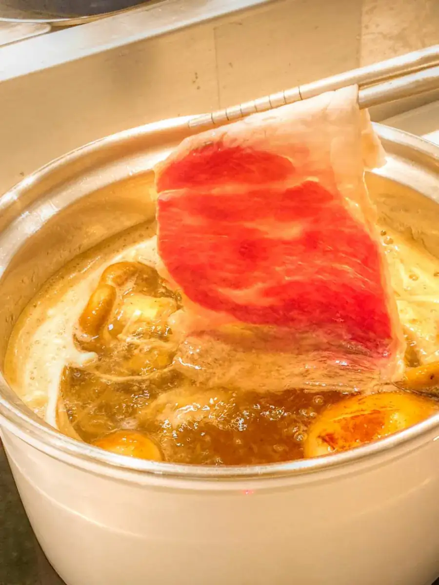 吃在台中 街喜鍋 一中商圈 迴轉火鍋店 鍋物蔬菜無限放題 週末限定超值滷牛腩